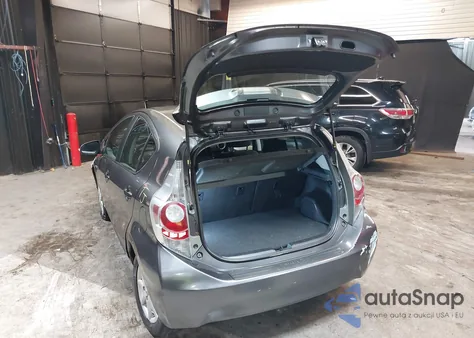 2014 Toyota Prius C Three from USA, damaged, VIN JTDKDTB33E1062435